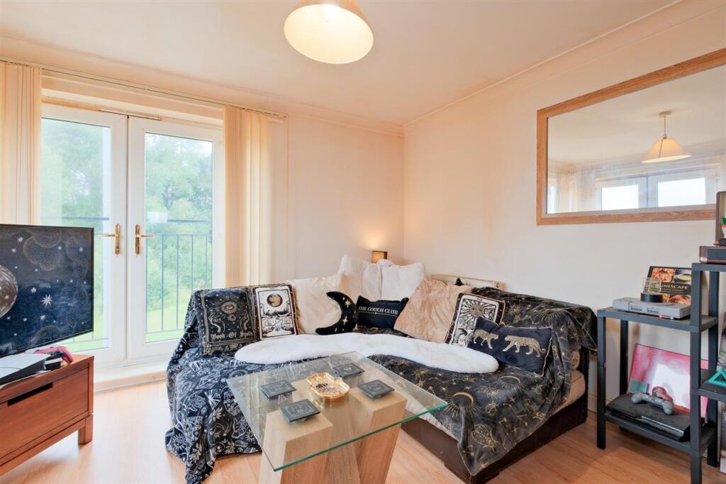 Apartment in Hamilton, Whitehill - View 4