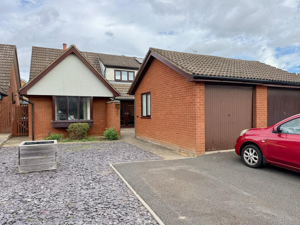 2-bed semi-detached on Simons Road, Woodbridge, £350,000