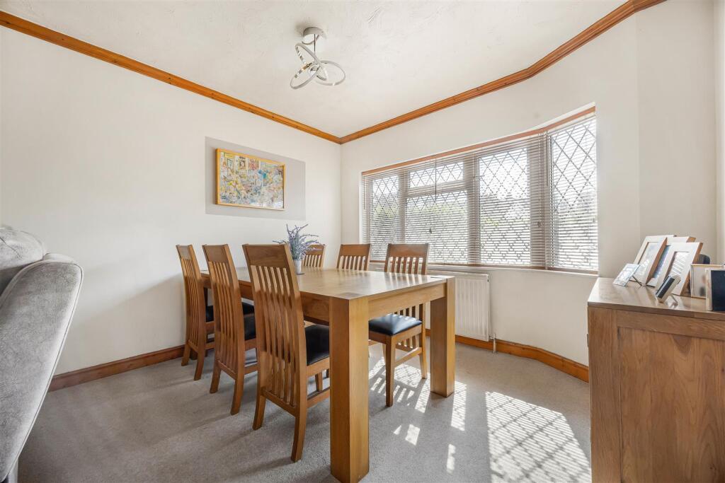 House in Slough, Cippenham - More