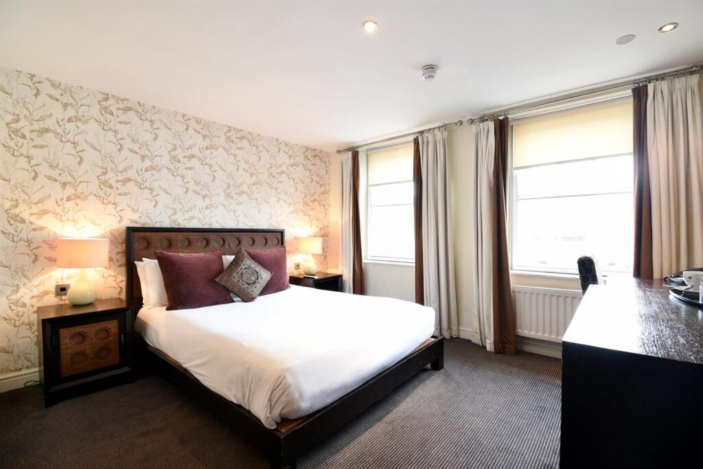 Main image of property: ROOM 10, Cinnabar Hotel, 88-89 Fore Street