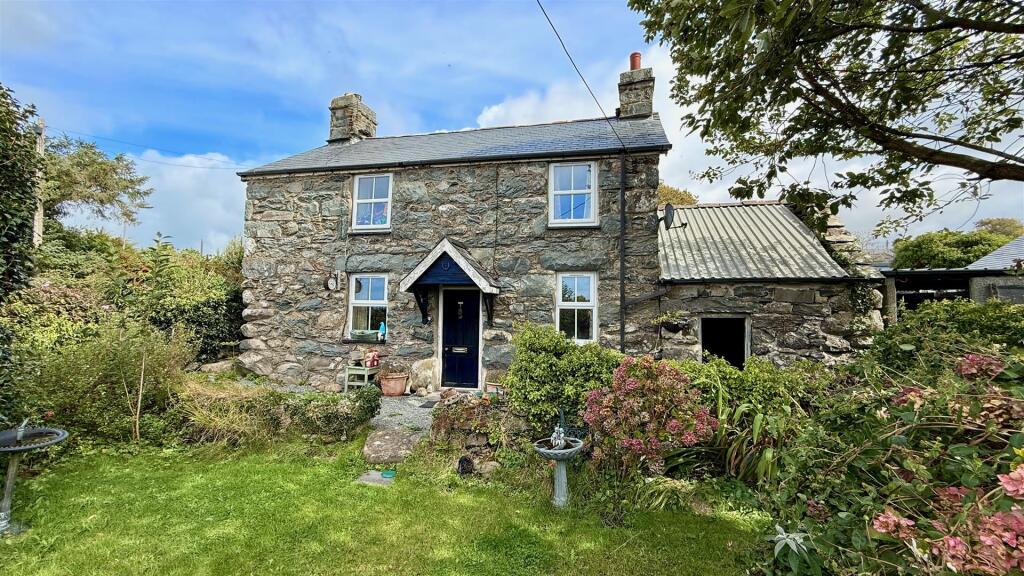 3-bed detached on Dyffryn Ardudwy, £245,000