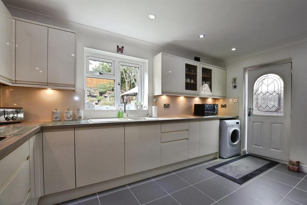 7 Sorrel Close photo 3