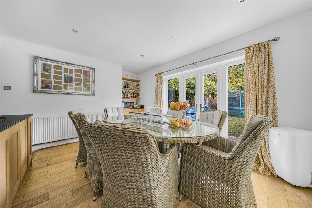 The Riding, Woking, Surrey, GU21 photo 4
