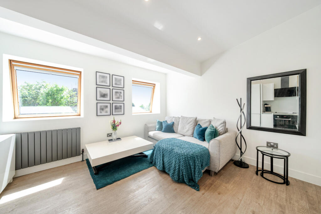Main image of property: 302 Broadway,, Bexleyheath