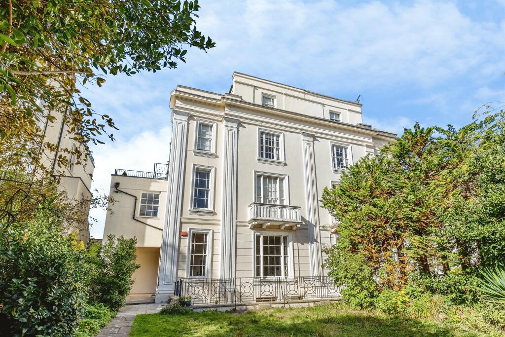 1-bed flat on Oakfield Road, Clifton, Bristol, £275,000