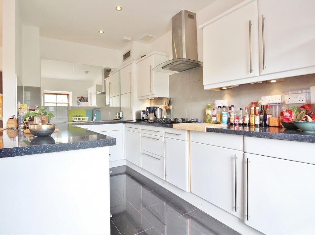 Apartment in Twickenham - View 4