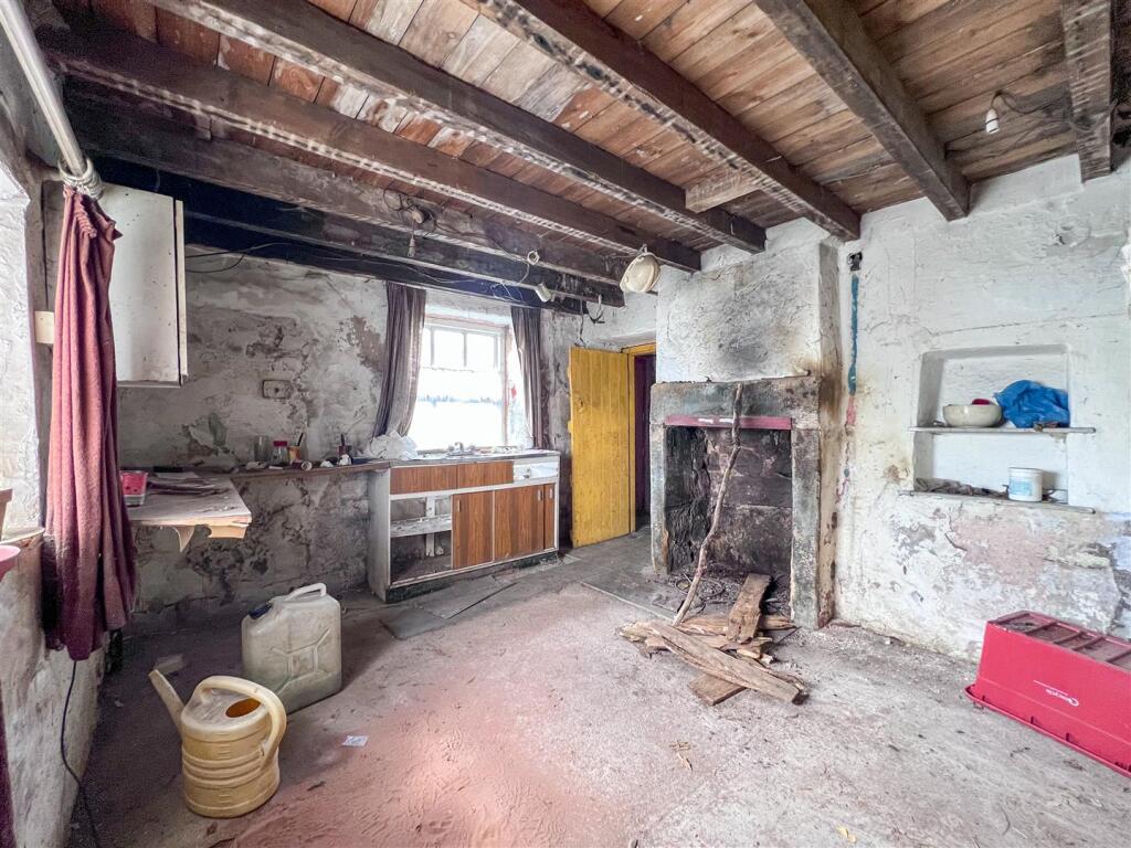 House in Stoke-on-Trent - More