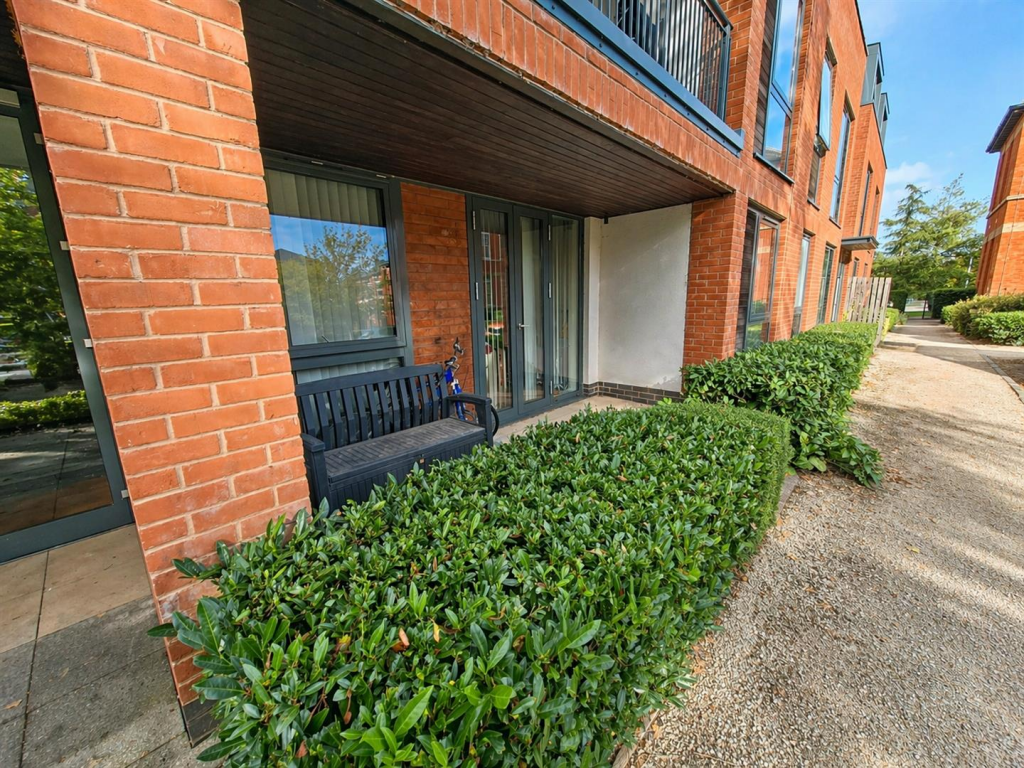 Apartment in Upton, St Crispin's - View 4