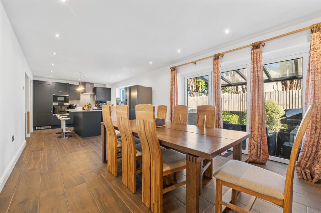 House in Bristol, Dinghurst - More