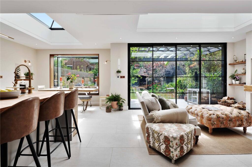 Main image of property: Oxford Road, Teddington, TW11