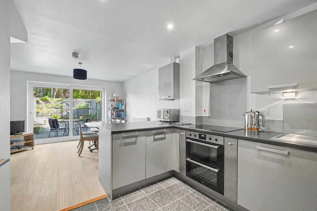 House in Tonbridge and Malling, Snodland - More