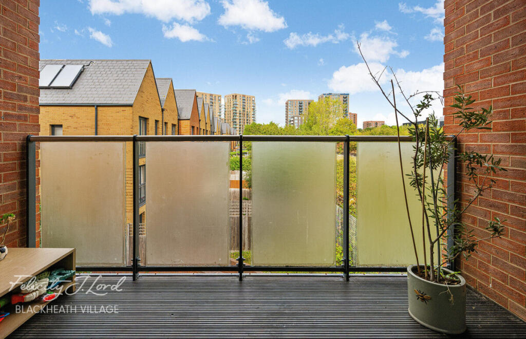 Apartment in London, Royal Borough of Greenwich - More