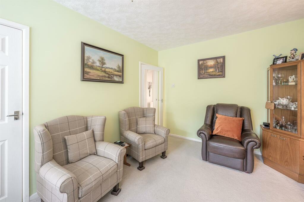 Fellows Avenue, Kingswinford, DY6 9ET photo 4