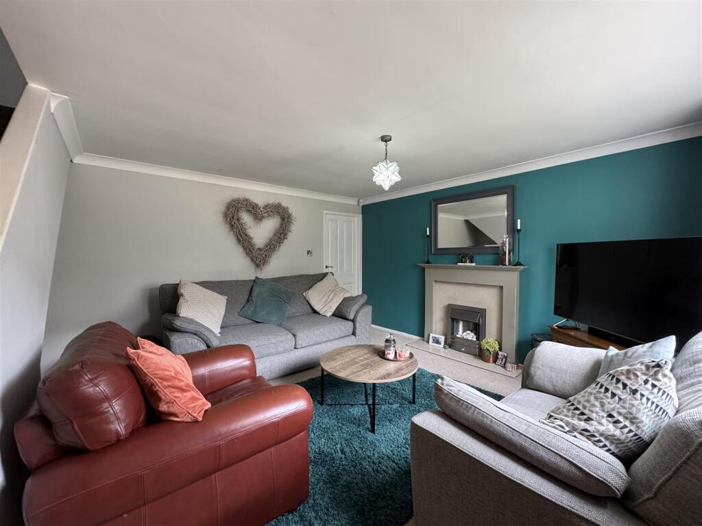 Chaucer Close, Honley, Holmfirth, HD9 6EN photo 5