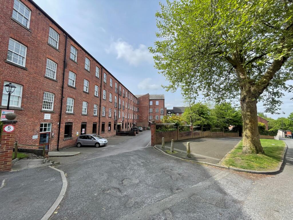 2-bed flat on Flat 43 Springbank Court, Manor Road, Woodley, £170,000