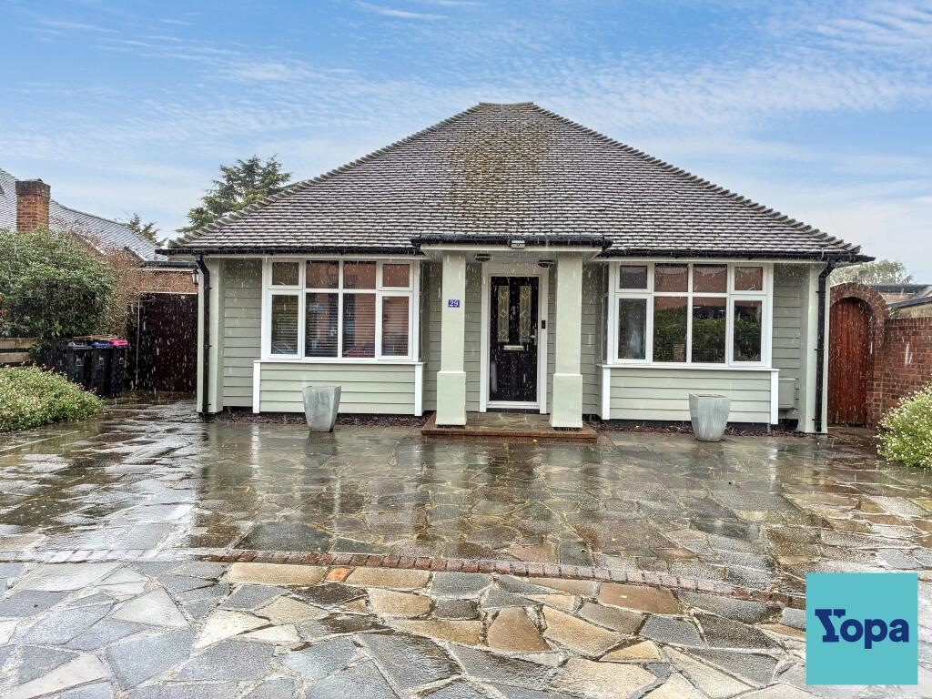 3-bed detached on Cardigan Avenue, Westcliff-on-sea, SS0, £550,000