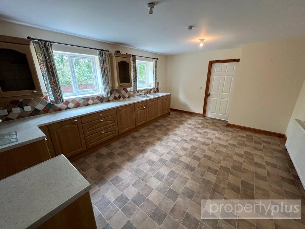 Tylcha Wen Close, Tonyrefail, Rhondda Cynon Taff, CF39 photo 2