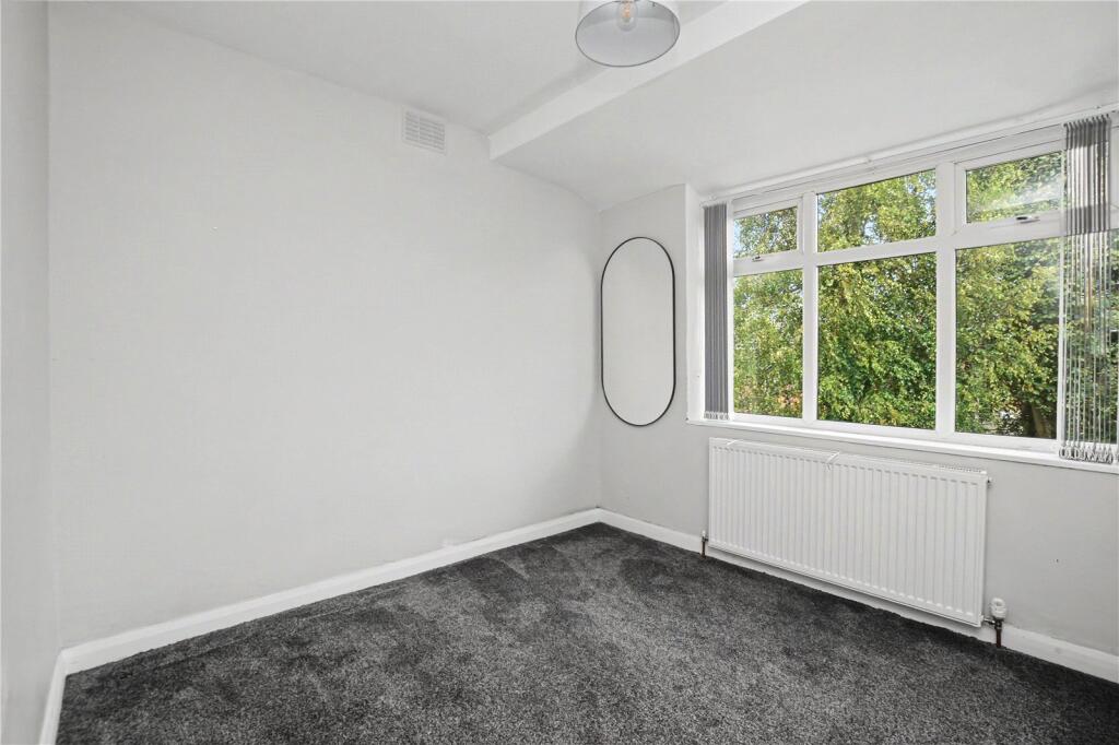 House in Leeds, Stanningley - More