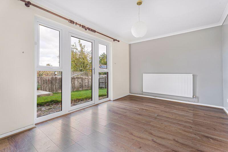 Fairford Crescent, Milton Keynes photo 3