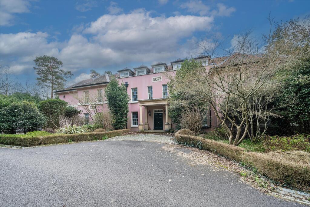 House in Runnymede, Surrey - View 4
