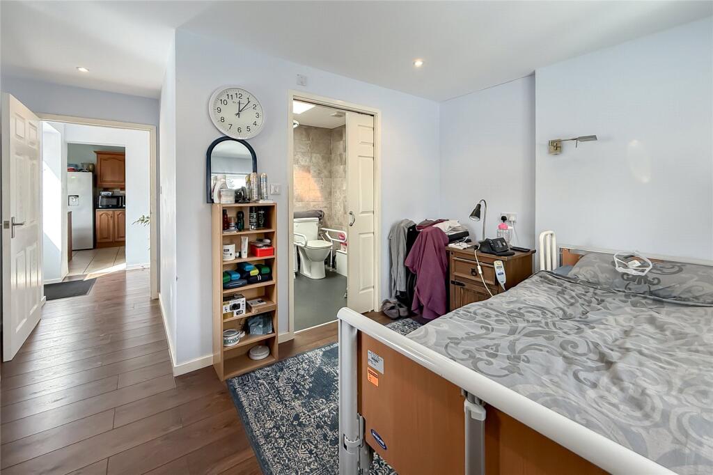 House in St Albans, New Greens - More