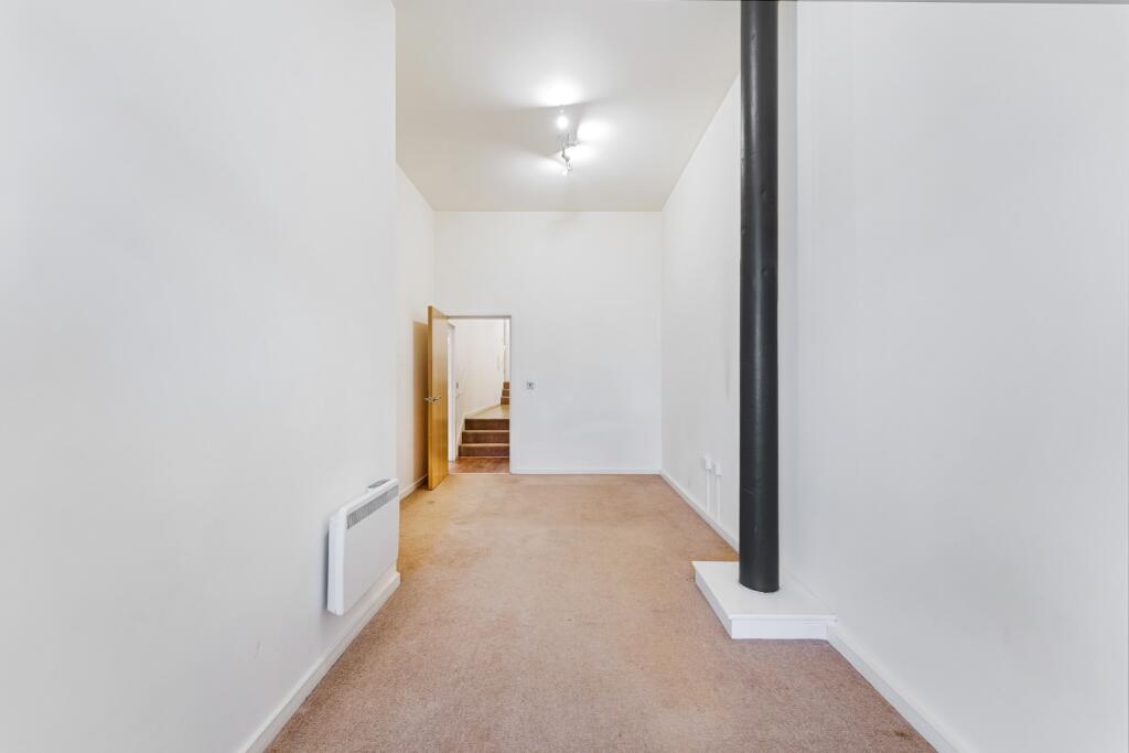 Apartment in Bolton, Dimple - More