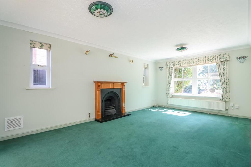 House in Horsham, Roffey, North Horsham - View 5