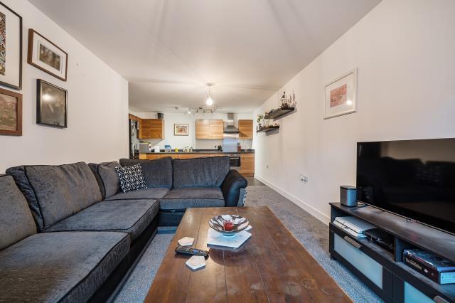 Apartment in Newbury, Greenham - View 4