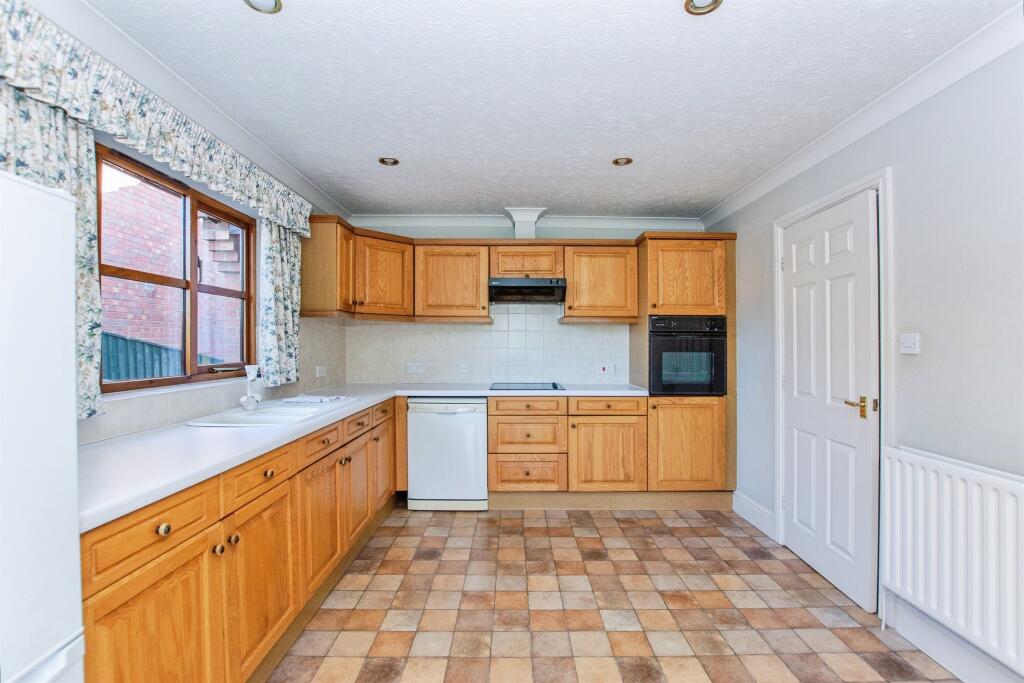 House in South Holland, Sutton St. James - View 4