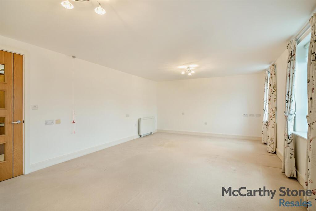 Claridge House, Littlehampton, West Sussex, BN17 5FE photo 3