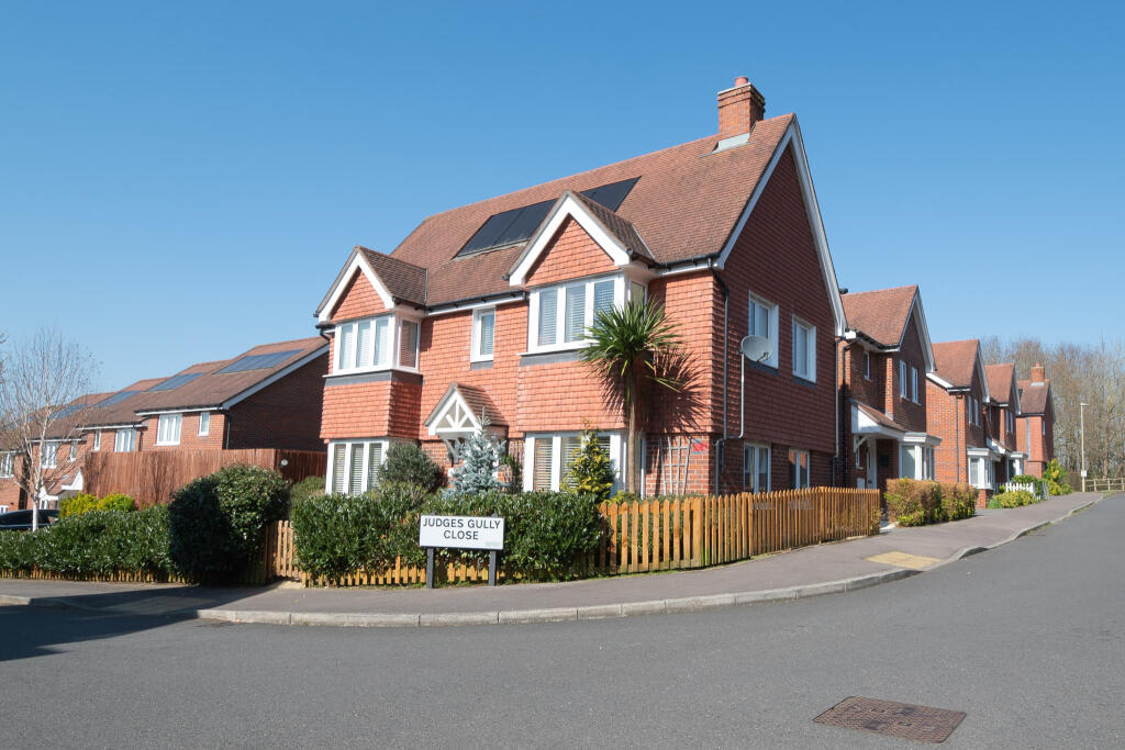 Main image of property: 2 Judges Gully Close, SO50