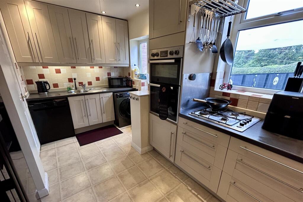 House in Kirklees, Towngate, Mirfield - More