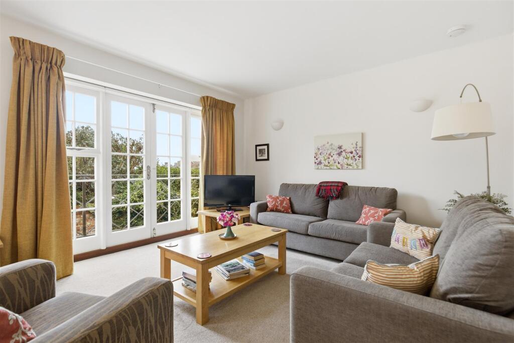 Manor Farm Close, Southwold photo 4