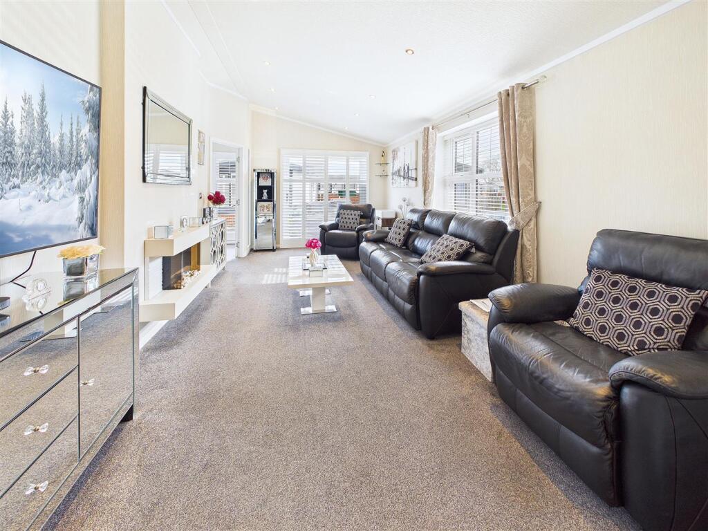 Clacton Road, Weeley photo 4