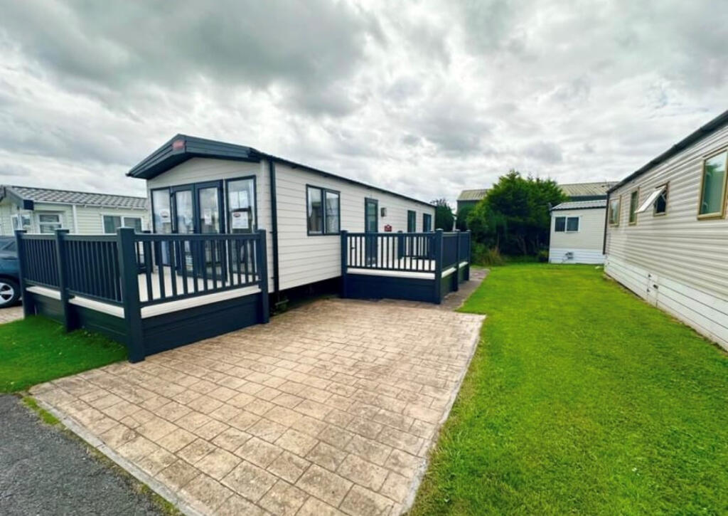 2-bed caravan on Brooklyn Holiday Park, Meadow Way, Southport, Merseyside, PR9, £76,995