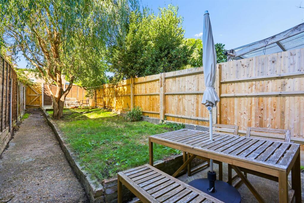 House in Sutton - View 4