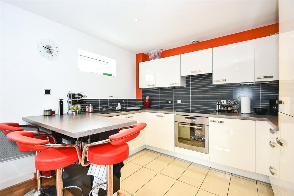 Apartment in Watford - View 3