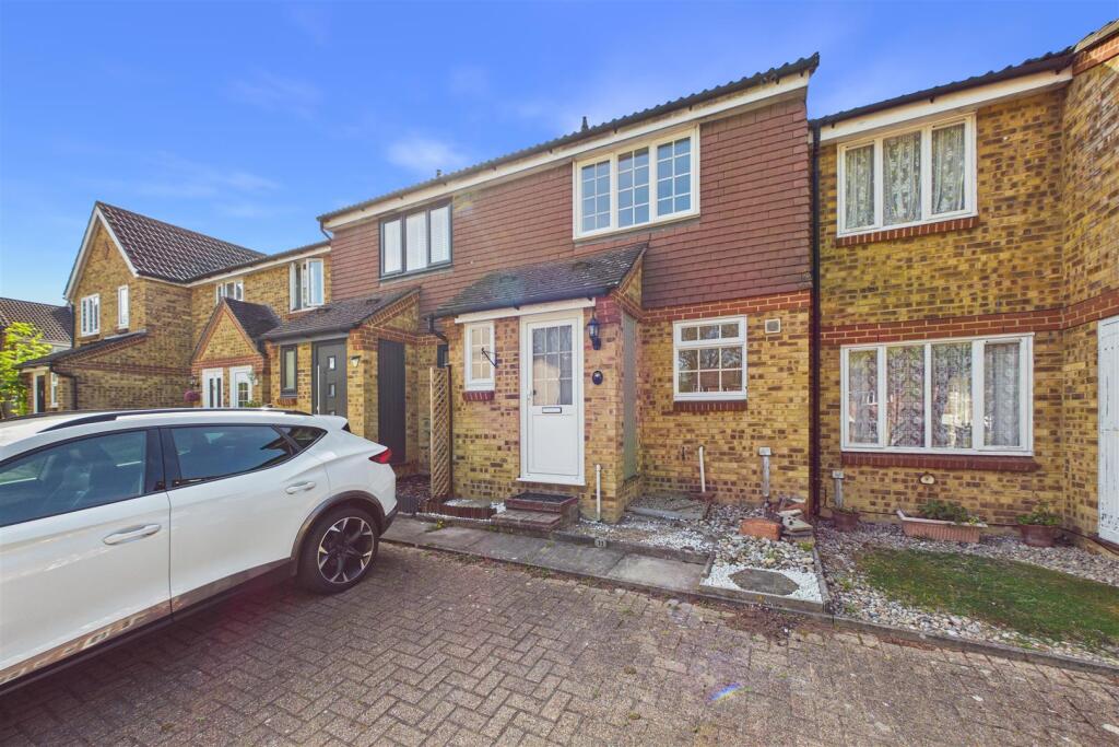 Main image of property: Little Copse Chase, Chineham, Basingstoke