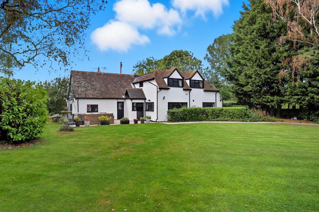 Weald Hall Lane, Thornwood photo 3