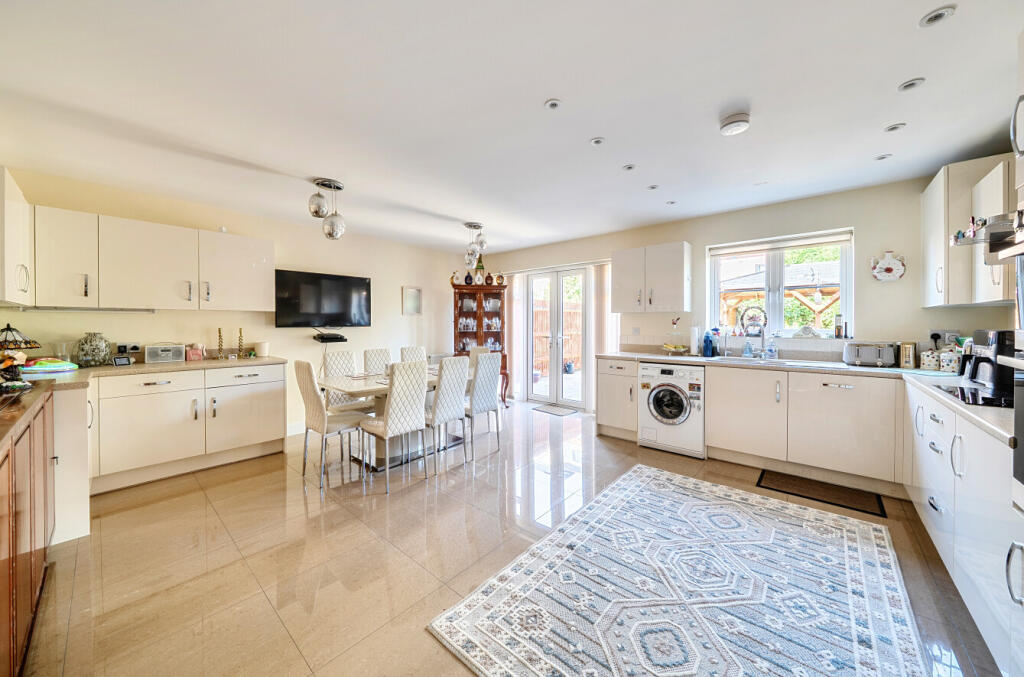 House in Watford - View 4