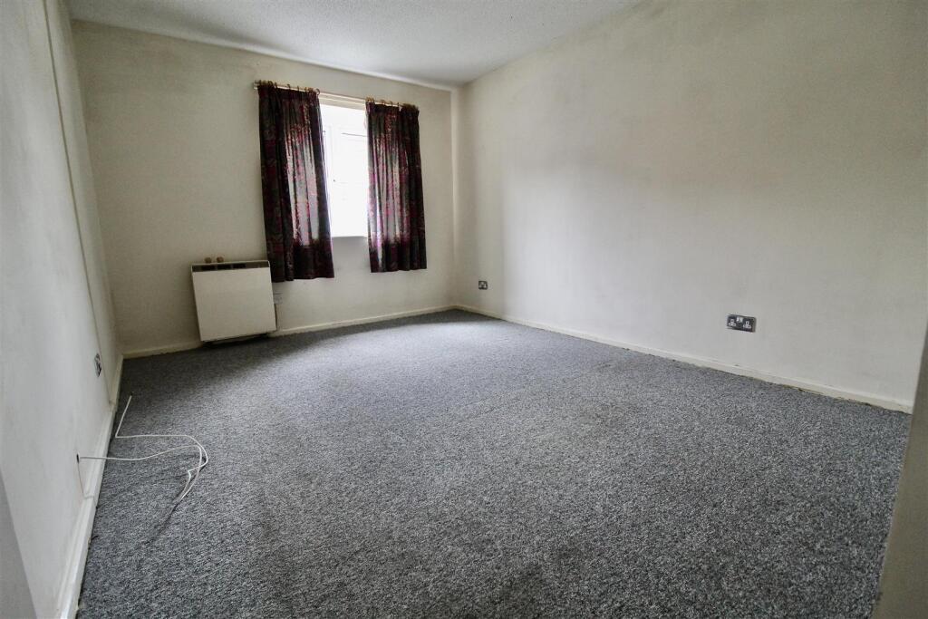 Apartment in Birmingham, Castle Vale - More