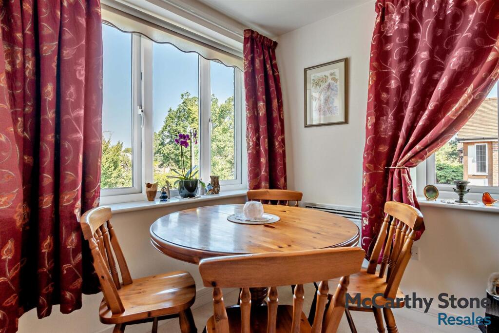 Apartment in Edenbridge - View 4