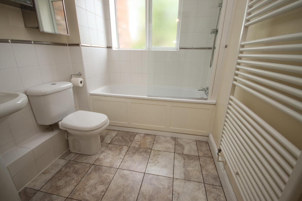 Apartment in Slough - More