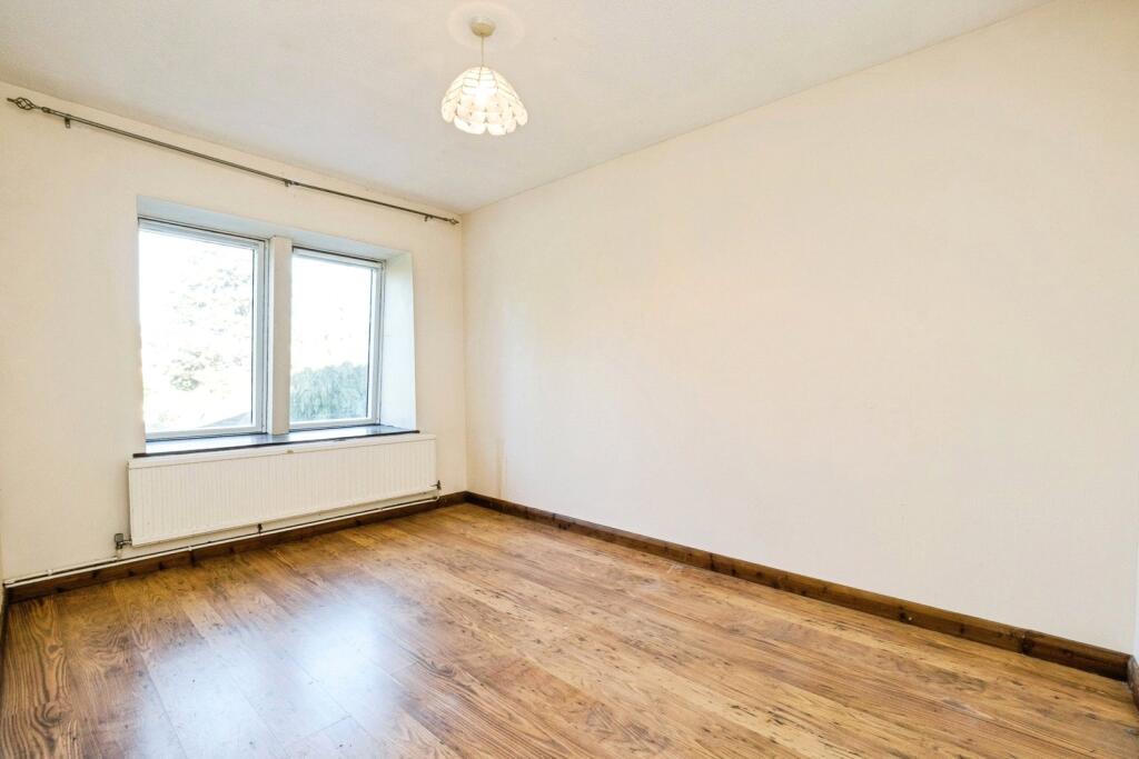 Apartment in Epping Forest, Grange Hill, Chigwell - More
