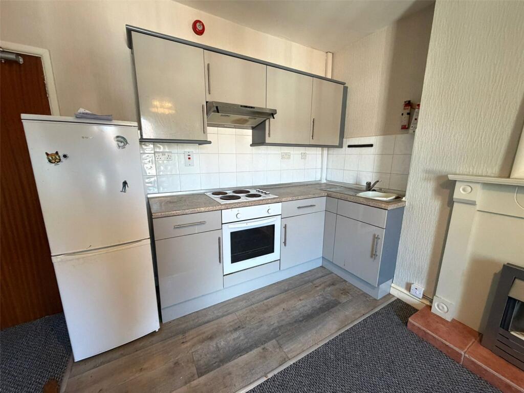 Apartment in Wolverhampton, West Midlands - More