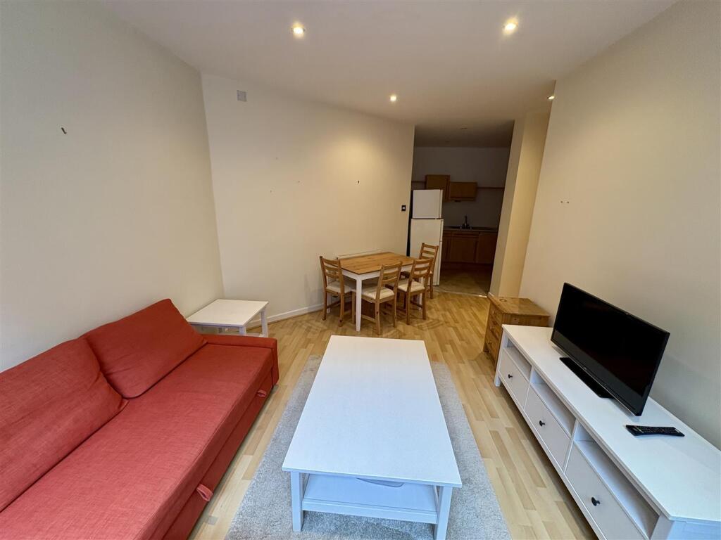 Apartment in Manchester, City Centre - View 5