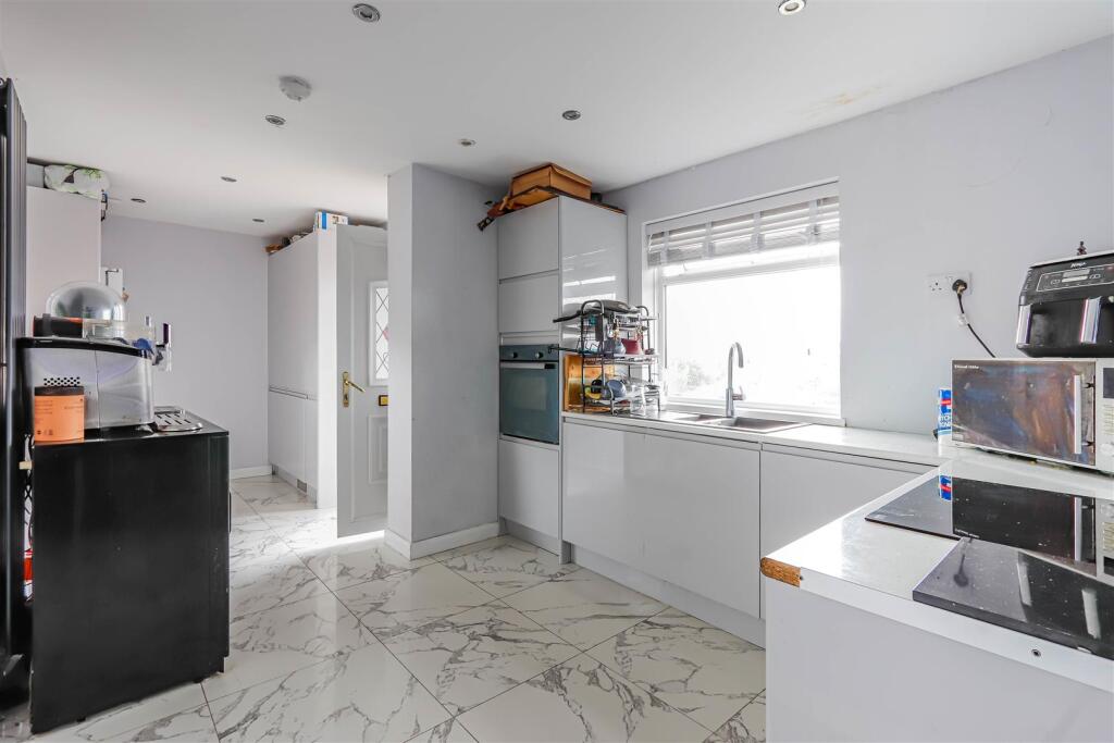 House in Barry, Gibbonsdown - View 3