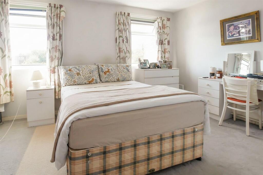 Colebrook Road, Wick, Littlehampton photo 5