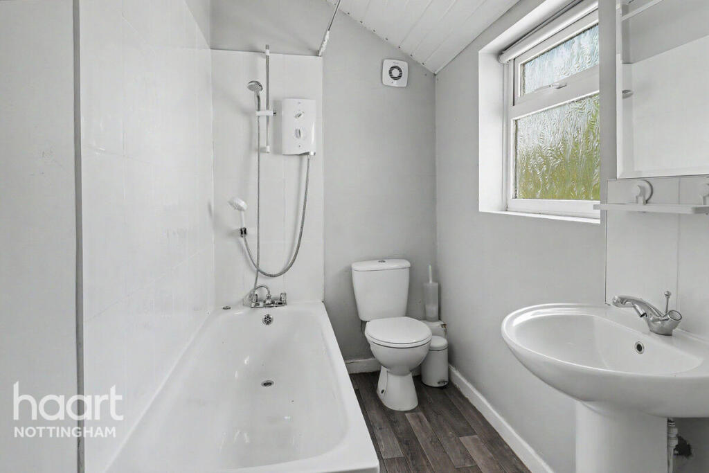 House in Broxtowe, Beeston - More
