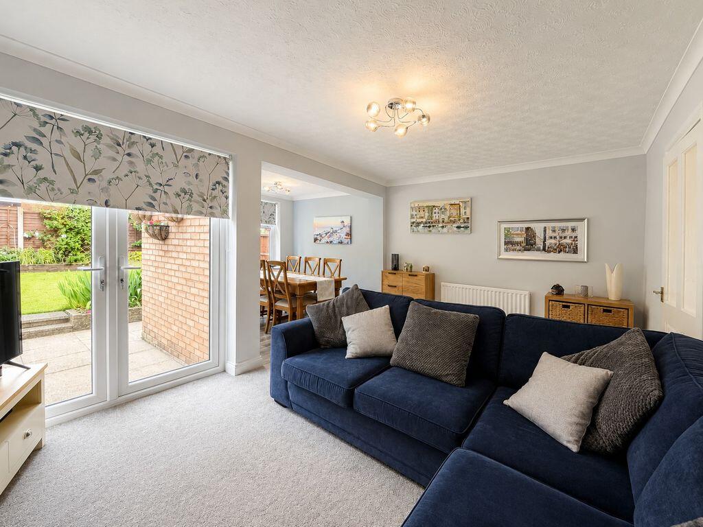 Frensham Close, Cheslyn Hay, Staffordshire photo 3
